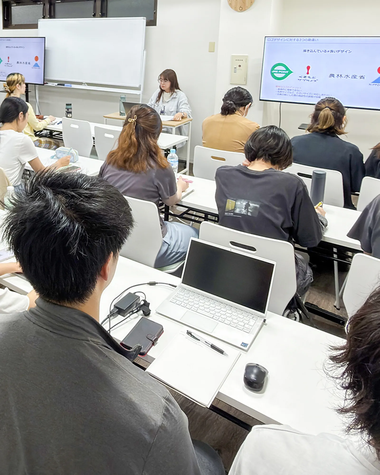 講師と受講者が対話しながら進める研修のイメージ